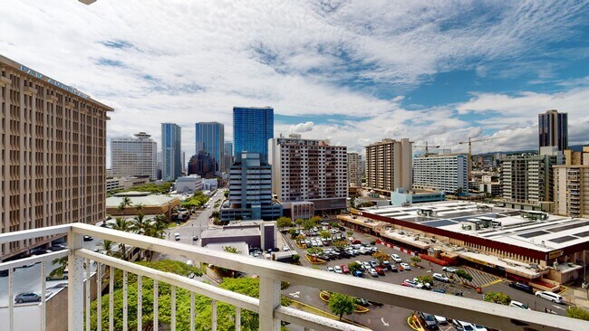 Building Photo - Fully Renovated 1 BR Unit at Kapiolani Manor