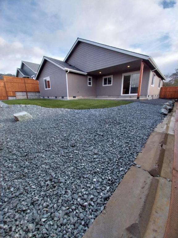 Building Photo - 330 Hazel Way