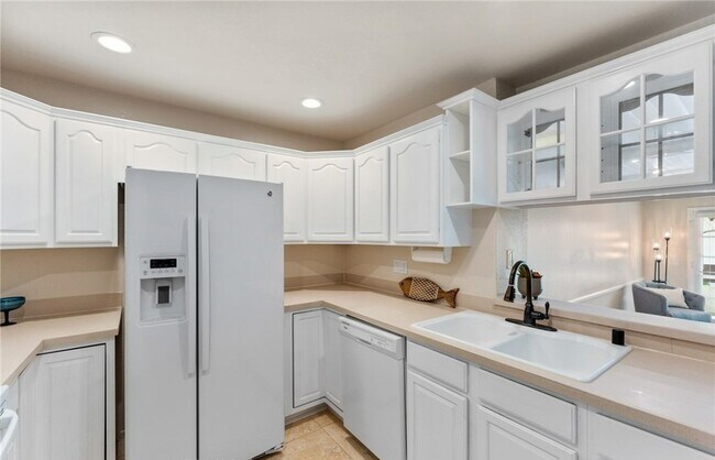 Building Photo - 21372 Brookhurst St