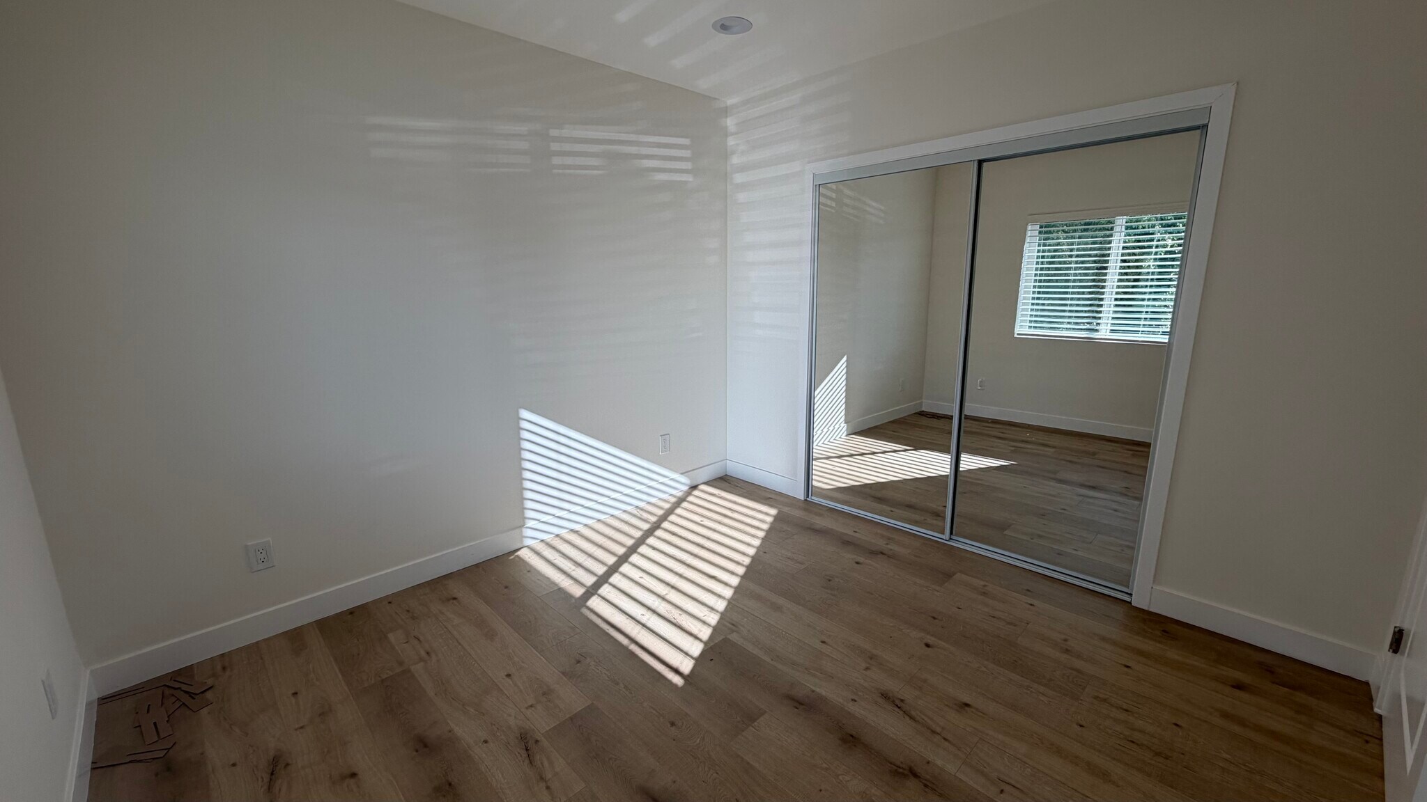 Building Photo - 907 Herbine St