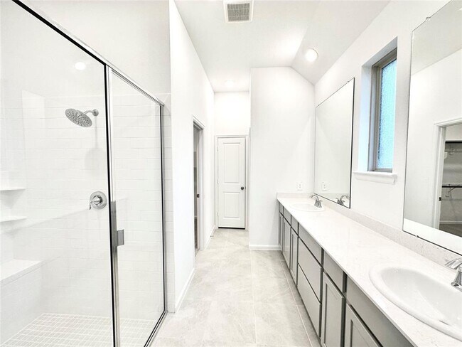 Building Photo - 18330 Tiger Flowers Dr