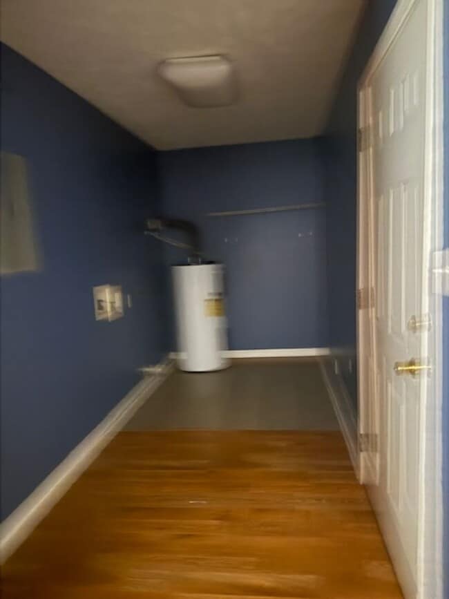 Building Photo - 2bd/2ba with an oversized single car garage