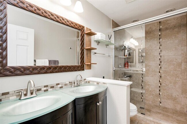 Building Photo - 6621 Mesa Hollow Dr