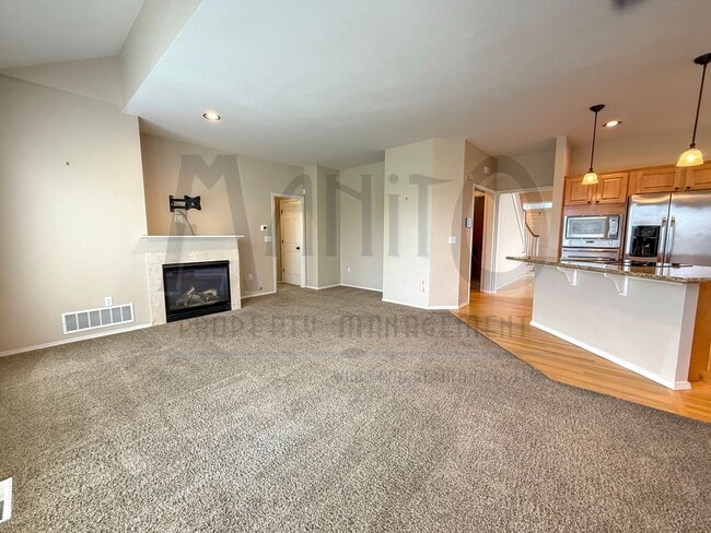Building Photo - Beautiful Carnahan Crest Townhome