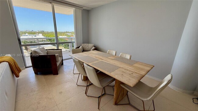 Building Photo - 900 Bay Dr