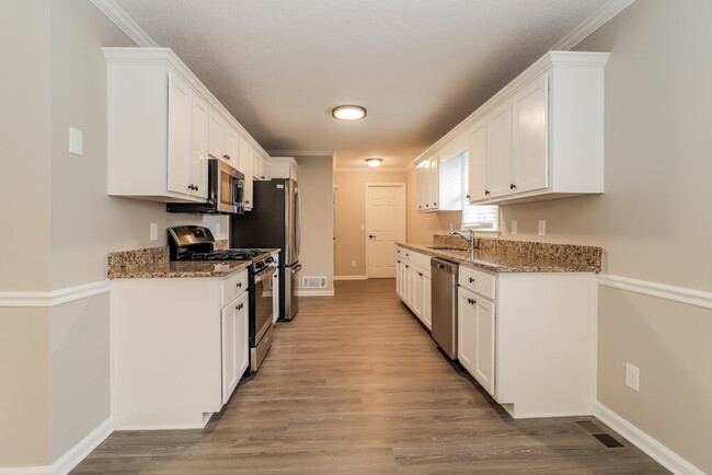 Building Photo - 60 River Oaks Dr SW