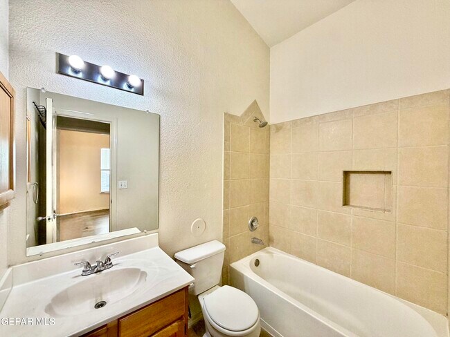 Building Photo - 436 Oakhurst Ln