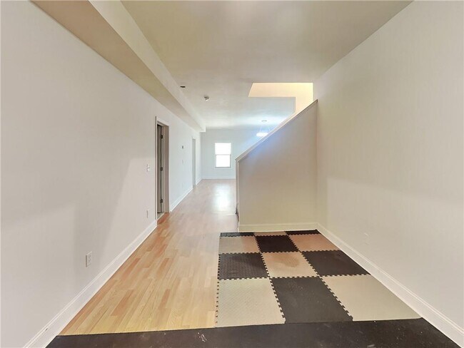Building Photo - 85 Lotus Ln