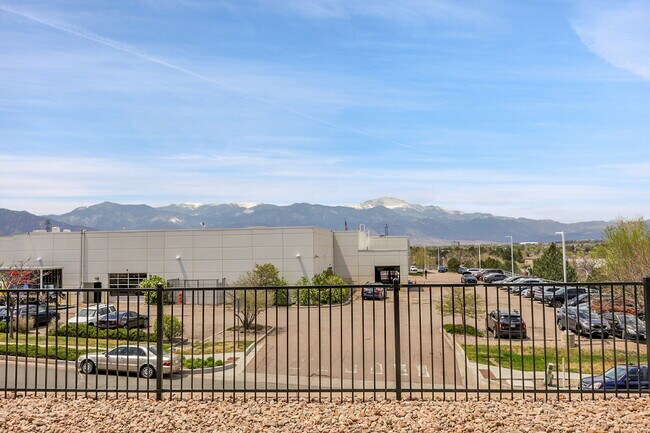 Building Photo - $2,150 - 3 Bed, 2.5 Bath Updated Townhome ...