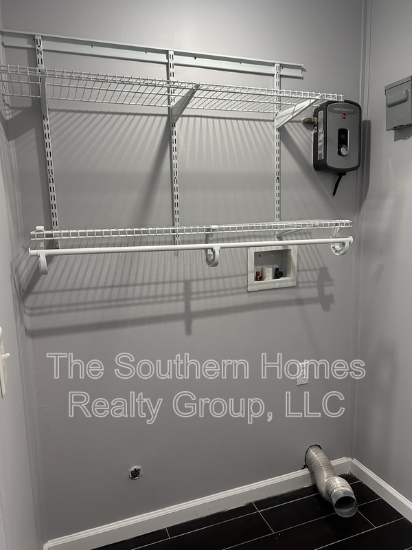 Building Photo - 1502 Richardson St