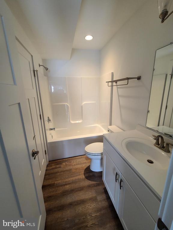 Building Photo - 306 Main St