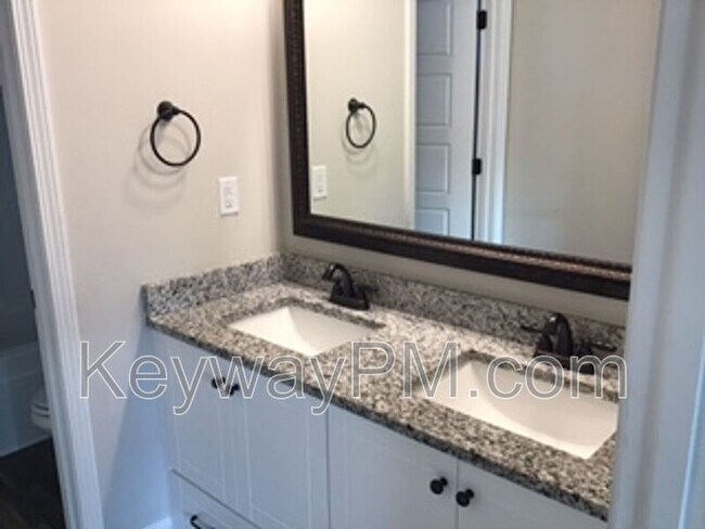 Building Photo - 618 Turtle Crk Ln