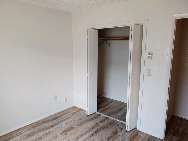 Building Photo - 2826 Baker Dr