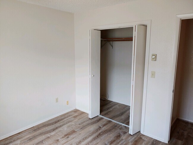 Building Photo - 2826 Baker Dr