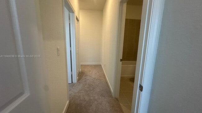 Building Photo - 553 Rivergrass St