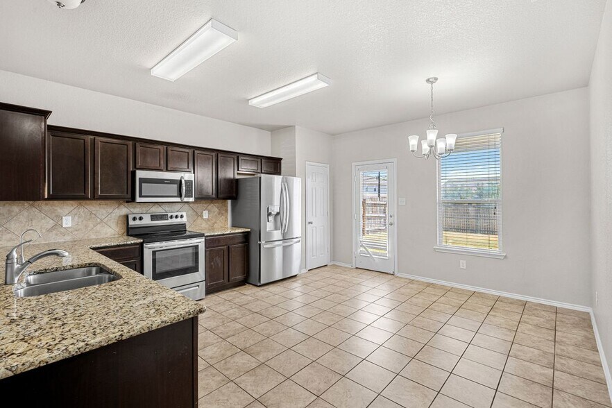 Building Photo - 1602 Gigante Dr