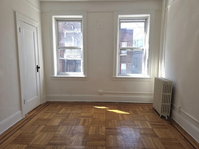 Building Photo - 10 66th St