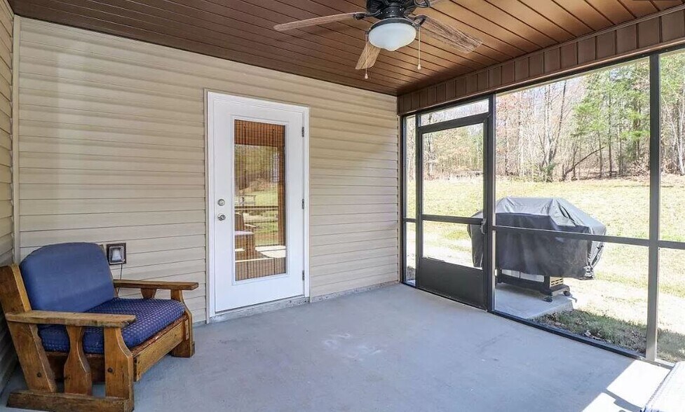 Building Photo - 452 Bowers Rd