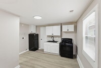 Building Photo - 308 E 7th St