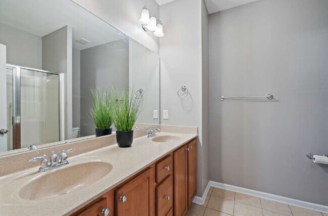 Building Photo - Experience Comfort and Style: Spacious 3-B...