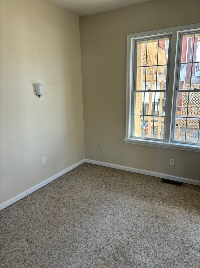 Living room - 506 W Main St