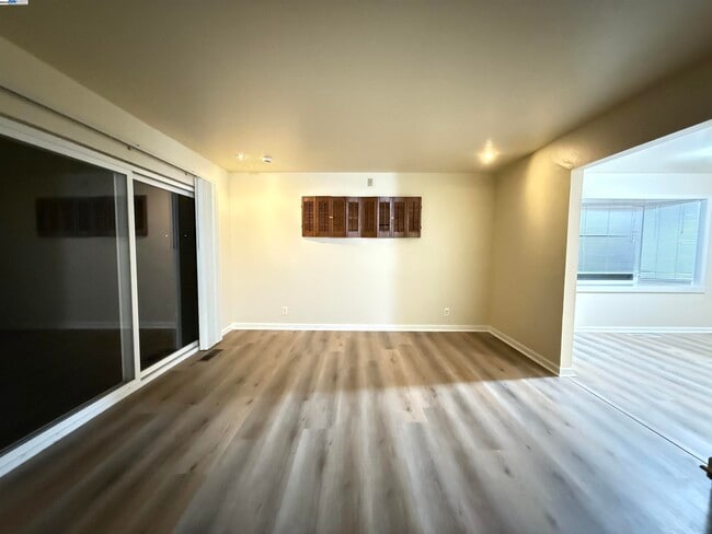 Building Photo - 1420 Primrose Way