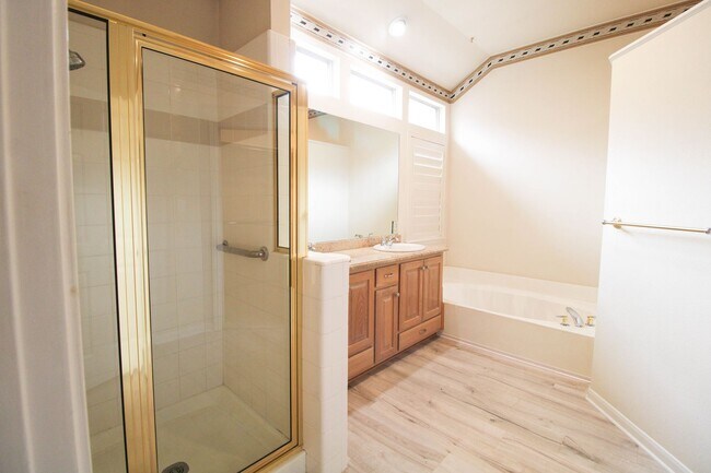 Building Photo - 34 Silverhorn Dr