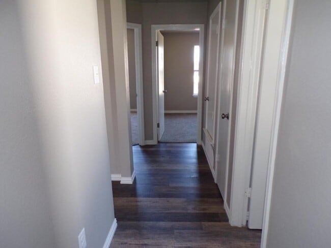 Building Photo - 5006 Parkwood Dr