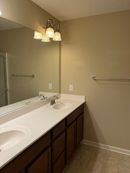 Building Photo - 15600 60th Ave N