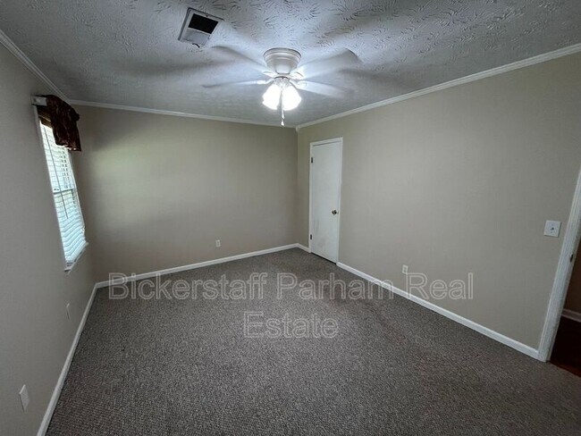 Building Photo - 6608 Highridge Dr