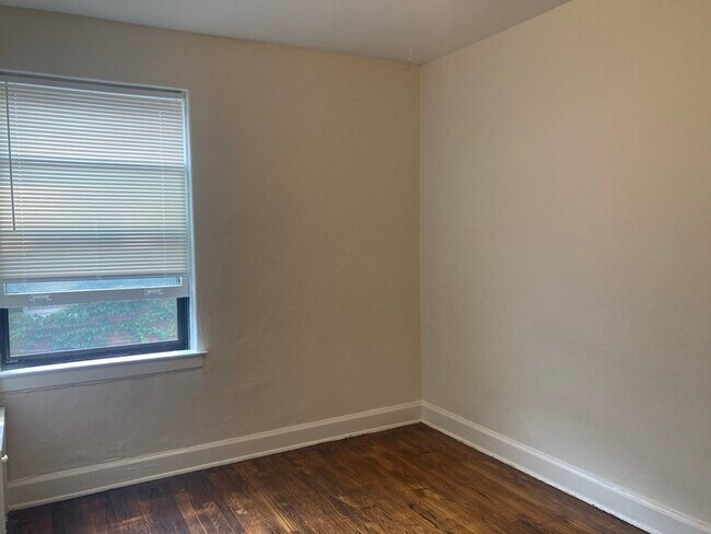 Building Photo - 1725 Van Dyke St