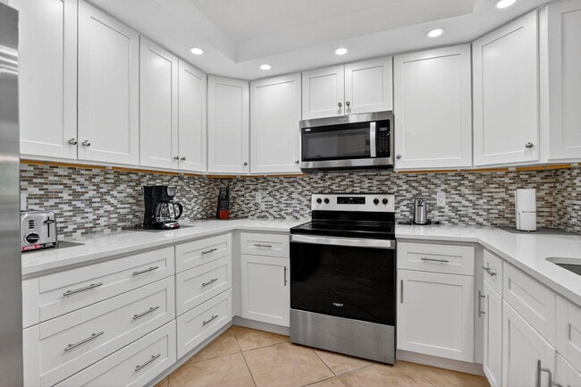 Building Photo - 18731 Stewart Cir