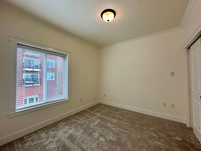 Building Photo - Ready Now! 1 Bedroom Condo located in Down...