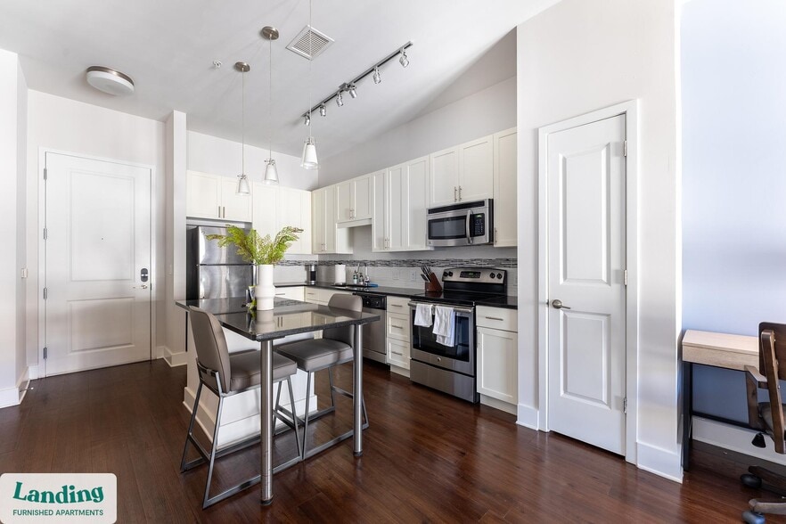 Building Photo - 480 N Orange Ave