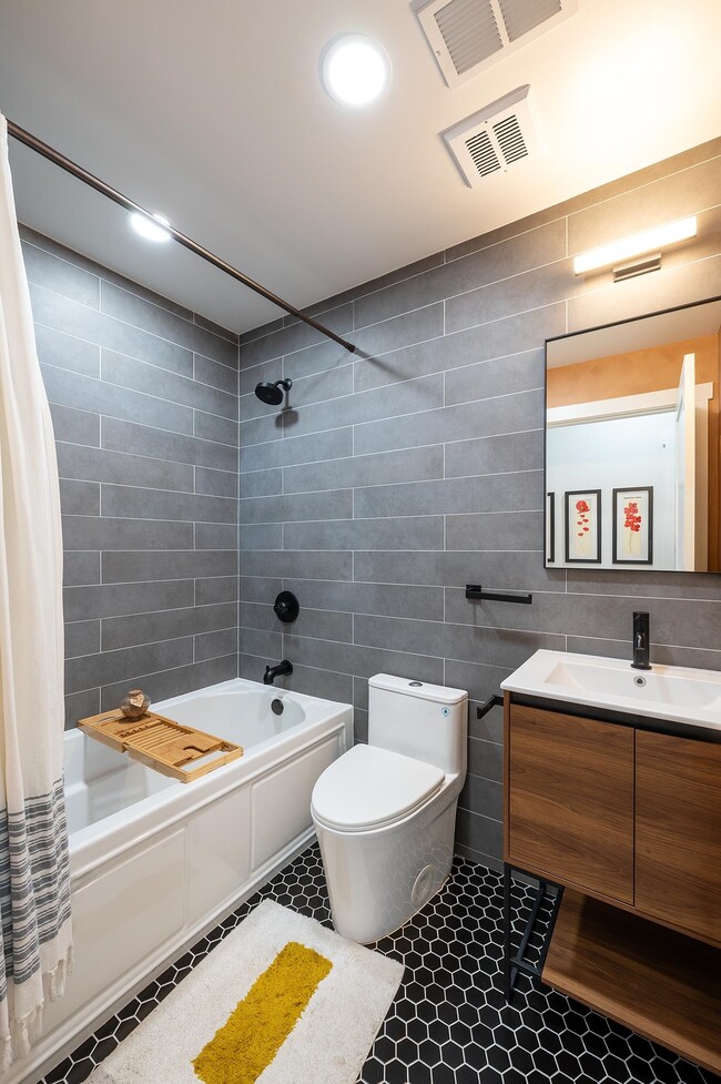 Building Photo - 201 New York Ave