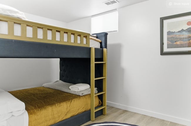 Building Photo - 4787 N Canyon Rd