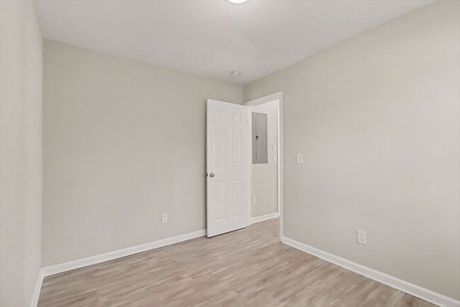 Building Photo - Newly Renovated 3BR/1BA SE Atlanta Gem!