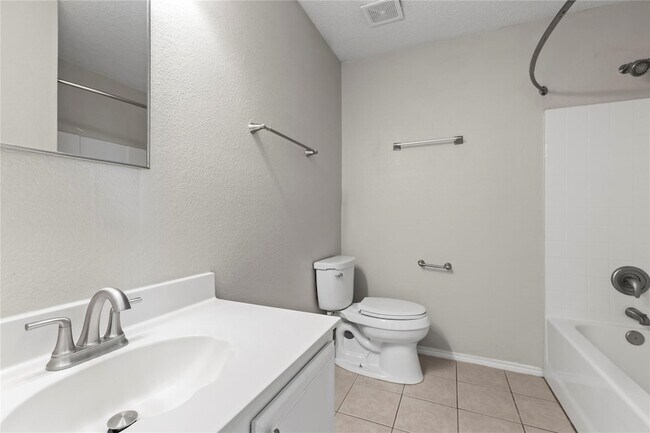 Building Photo - 1543 Englewood Dr