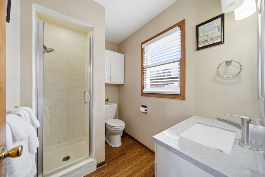 Building Photo - 1201-1203 Johnston Drive-SI ID1497747P
