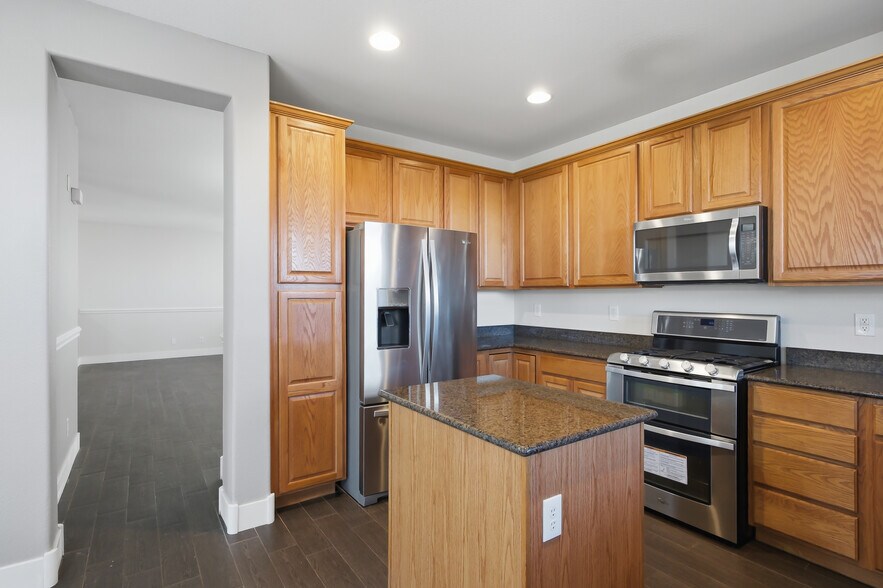 Building Photo - 2848 Trossachs St