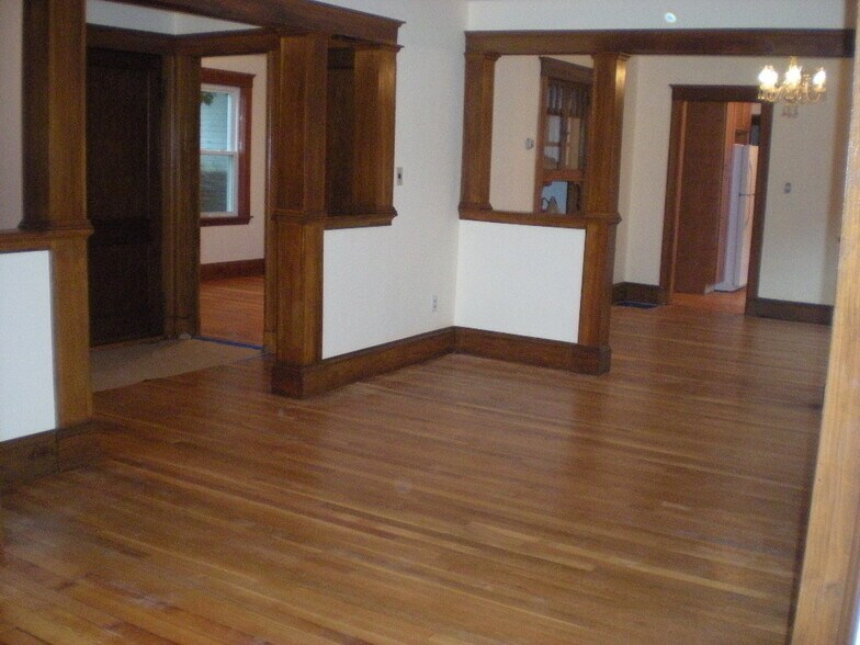 Building Photo - 60 Landseer St