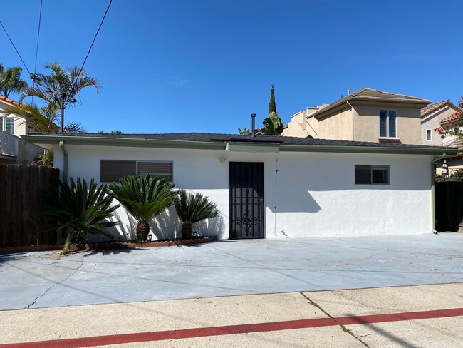 Primary Photo - Charming 2 Bedroom/1 Bath Home