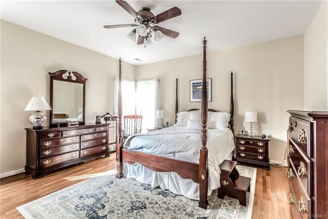 Building Photo - Beautifully maintained home in Birkdale with hardwood floors throughout 1st floor.