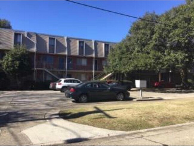 Building Photo - 872 Arlington Ave