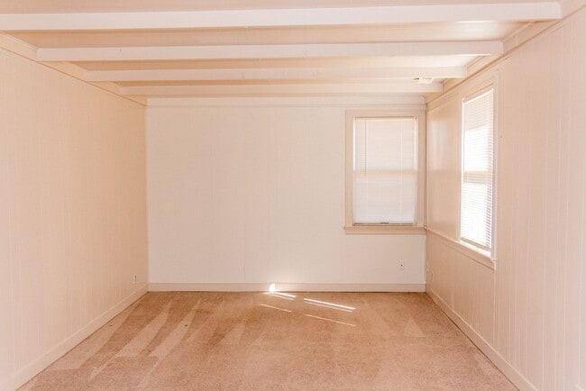 Building Photo - Located Near Regency Mall- A MUST See!