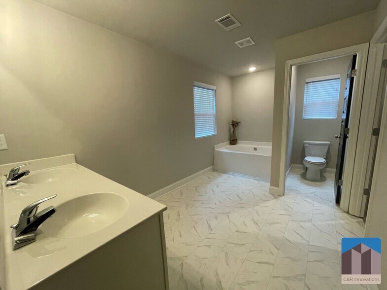Building Photo - 300 Omnia Ridge Way