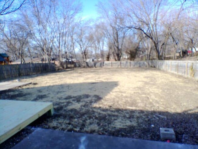 Building Photo - Lovely 3 bedrooms and 2 full baths ranch home located off Antioch Rd on W 81st St in Overland Park