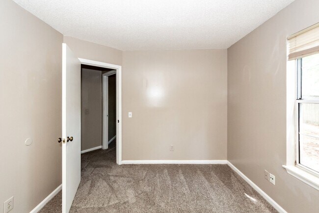 Building Photo - 8408 Battle Forest Dr
