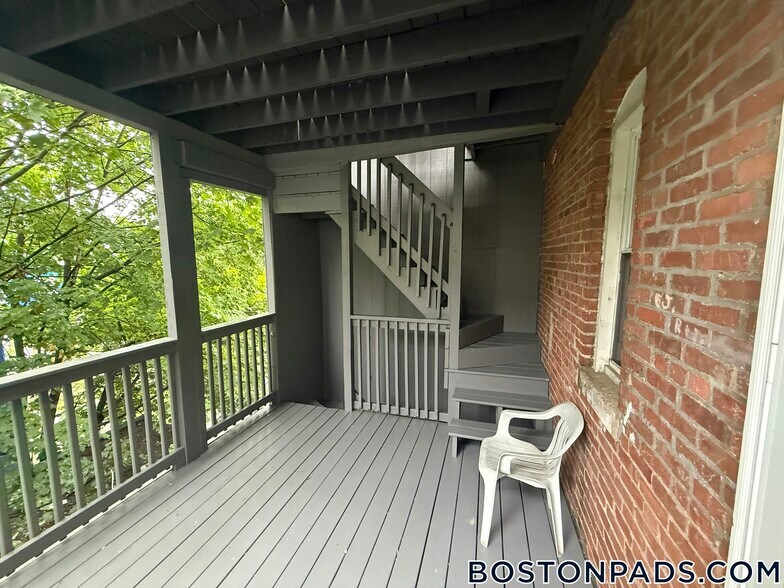 Building Photo - 62 Fayston St