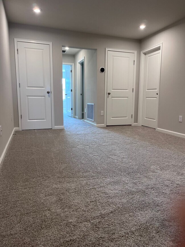 Building Photo - Beautiful 3 bedroom, 2.5 bathroom, 1 car garage townhouse for rent in Lutz!